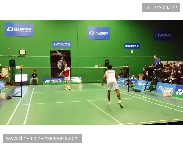 羽毛球反手突击与跳杀练习:突破极限的终极技巧秘籍 羽毛球反手突击与跳杀练习:突破极限的终极技巧秘籍